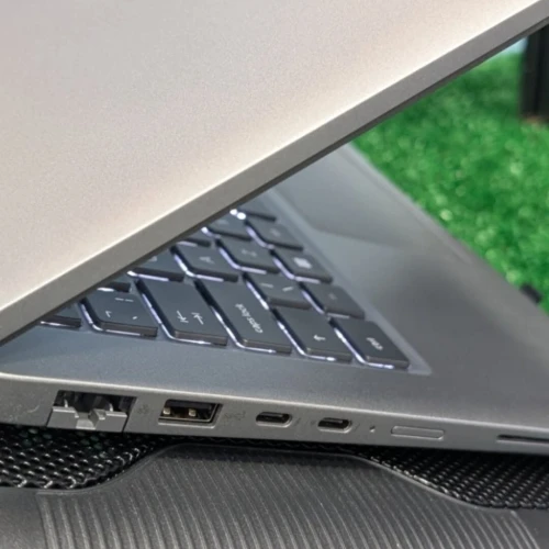 Dell latitude 5450 i7 1355U RAM 16GB 256SSD écran 14 FuL HD jamais utilisé SOUS emballage