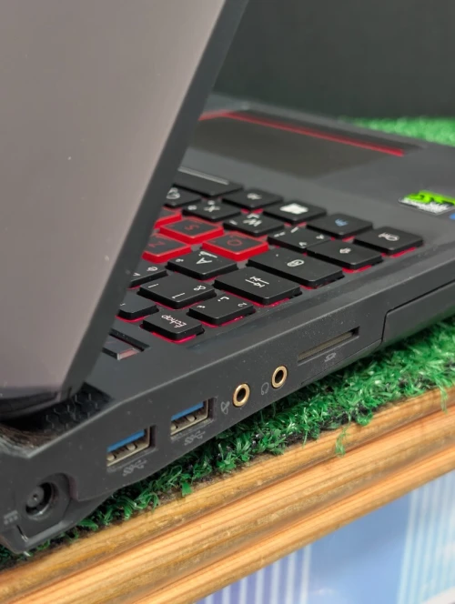 ACER PREDATOR 15 G9-593-70Q9 / i7 7700HQ / GTX 1070 / 16 GB DDR4 / 1TB HDD + 128 SSD / 15.6'' FHD