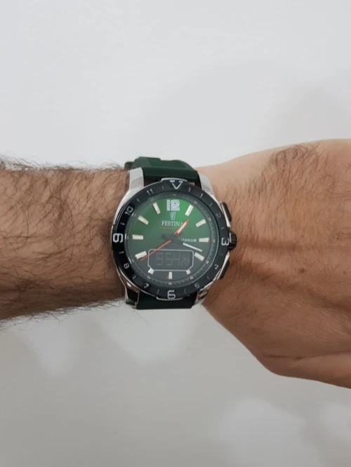 ساعة رجالية بتصميم رياضي انيق  FESTINA DOUBLE MONTRE