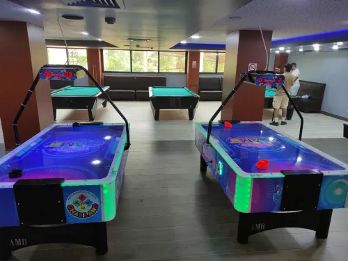 air hockey
