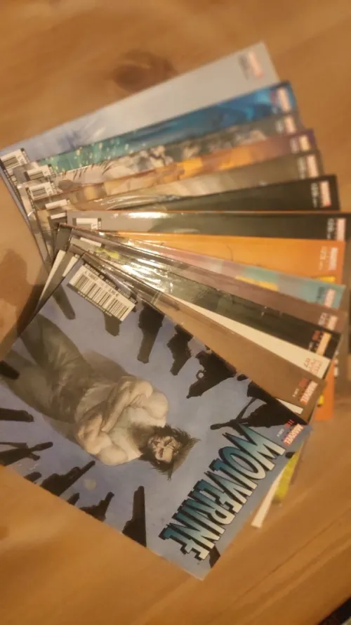 Bandes dessinées MARVEL : Wolverine  (Lot de 16 Livres)