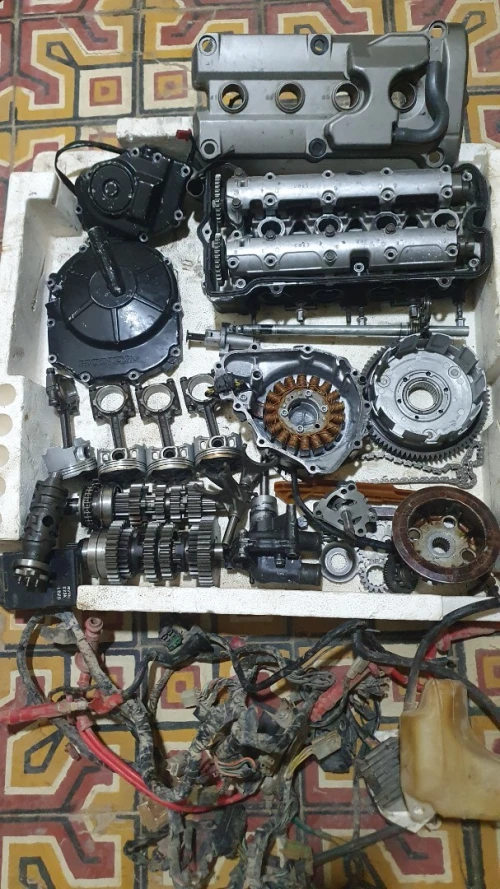 Pieces moteur moto honda cbr