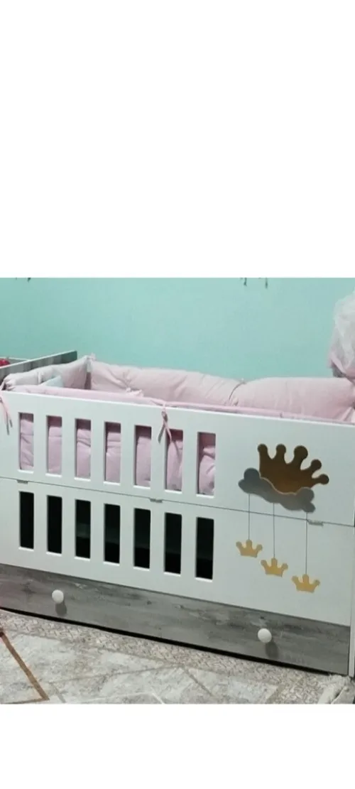 Lit bb ( commode+matelas+moustiquaire+tour de lit) 