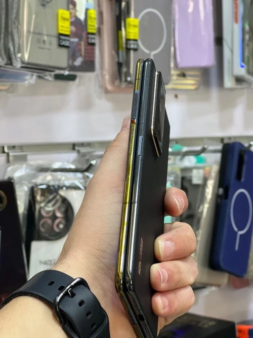 Honor Magic v2