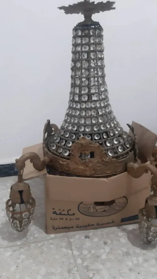 J'ai 3  ancienne lustres antiquités etat moyen 