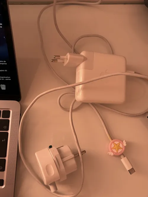 MacBook Pro 13-inch, 2020, 4 Thunderbolts, 3 ports, Touchpad, 16GB/1Tb
