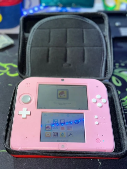 Nintendo 2DS avec Cartouche Mario + Pochette
