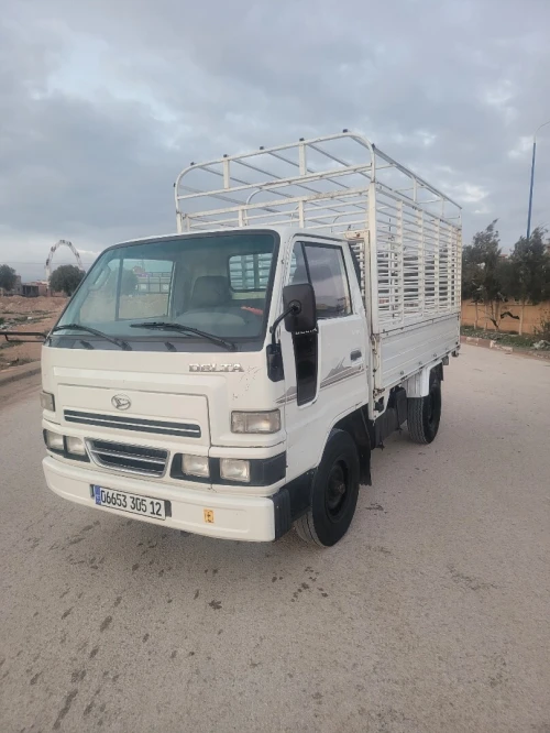 Daihatsu DELTA 2005