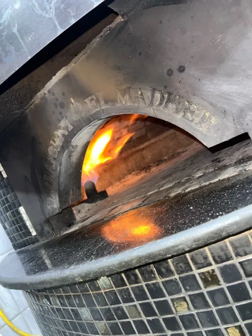 Four à bois pizza فرن الحطب بيتزا