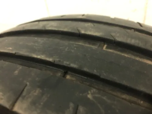 03 Pneus 235 40 ZR 18