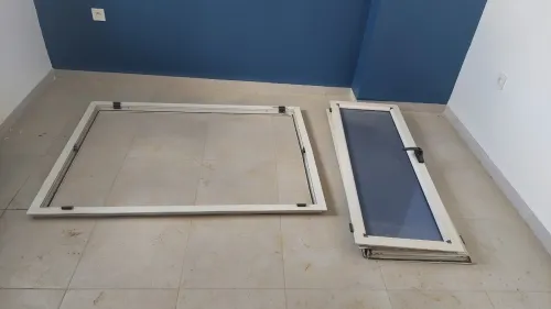 Deux fenêtres en aluminium