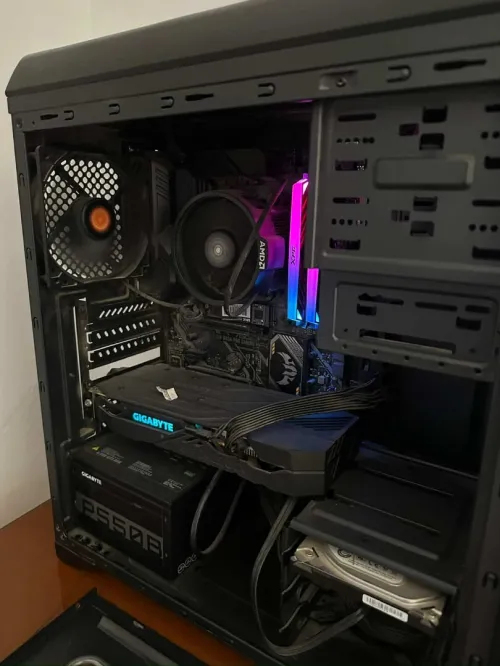 Ryzen 5 3400G NVIDIA GeForce GTX 1650 RAM 16GO 120 SSD