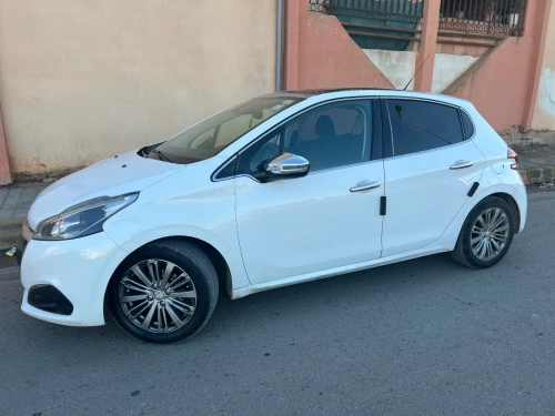 Peugeot 208 2016 Allure Facelift