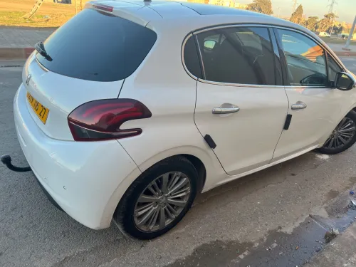Peugeot 208 2016 Allure Facelift