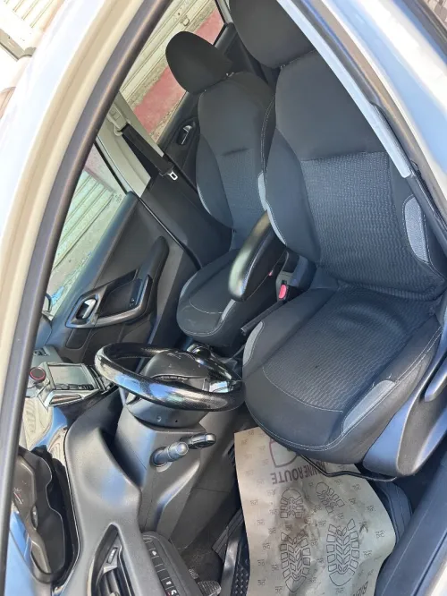Peugeot 208 2015 Access Facelift
