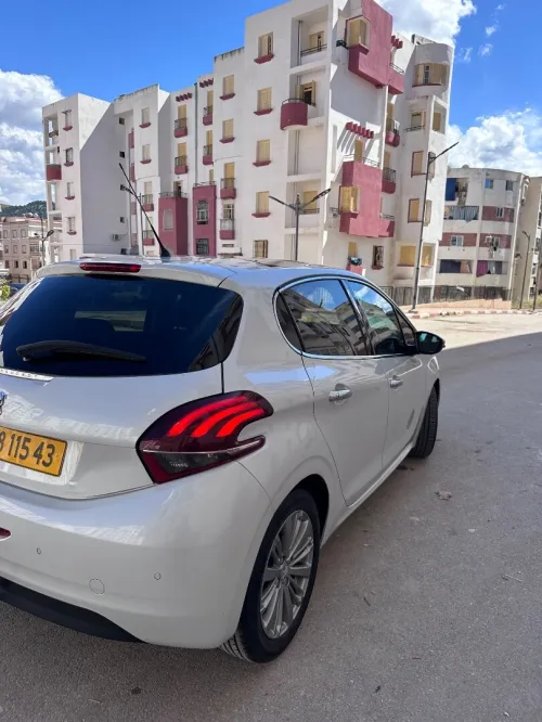 Peugeot 208 2015 Access Facelift