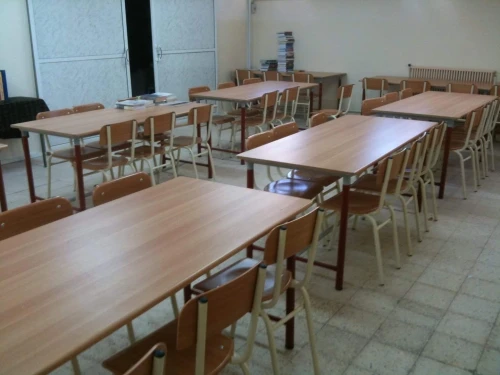 Fabrication de tables scolaires