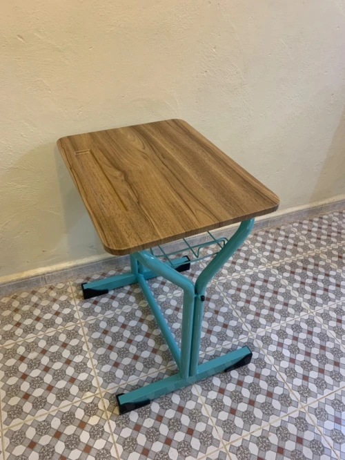 Fabrication de tables scolaires