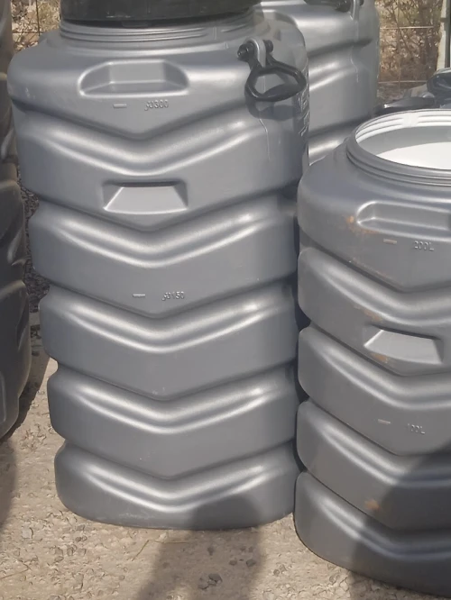 Gros et detail Citerne plastique alimentaire Soummam 