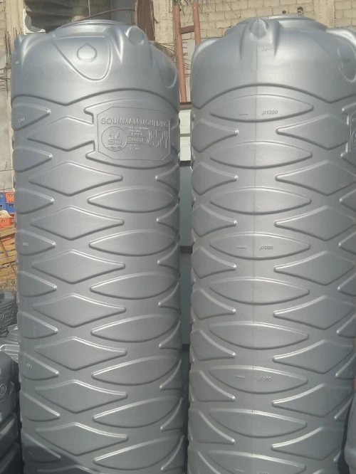 Gros et detail Citerne plastique alimentaire Soummam 