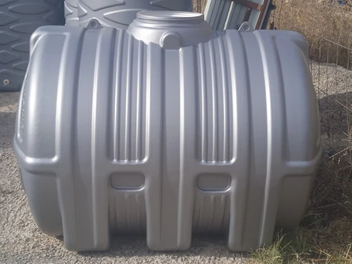 Gros et detail Citerne plastique alimentaire Soummam 