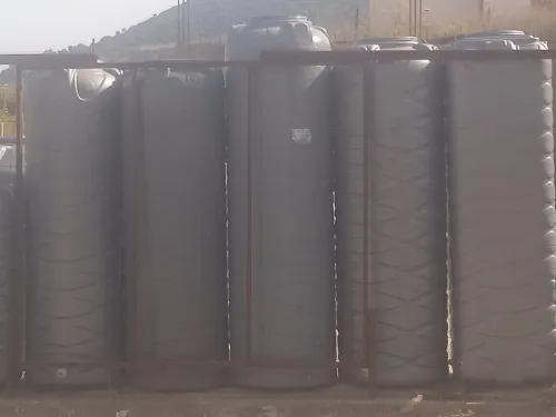 Gros et detail Citerne plastique alimentaire Soummam 