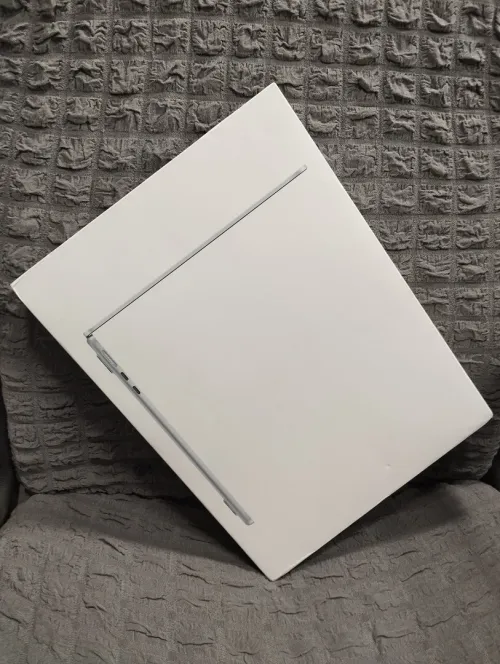 MacBook Air M4 13"(2025) / RAM 24GB/SSD 512GB 