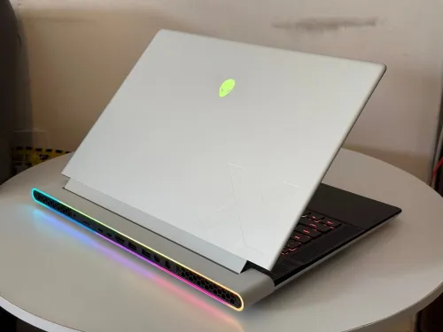 DELL Alienware X16 R2  CORE Ultra 9 -185H/ RTX 4090 /RAM 32 GB /SSD 4TB / Écran =16"QHD+  240 Hz
