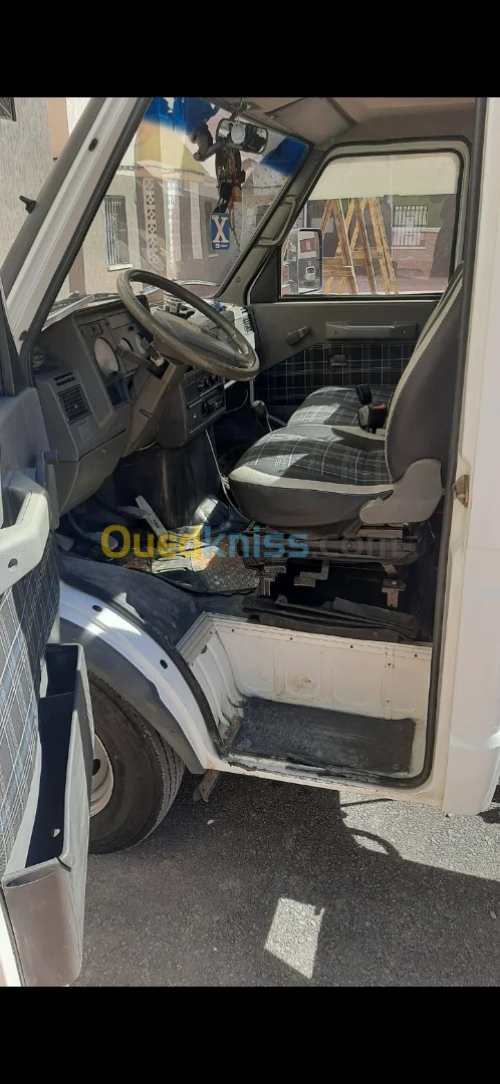 Iveco frigo.Mercedes Chassi nue 2007