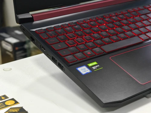 ACER NITRO 5 I5 8300H 16GB 512 GB GTX 1660TI 6GB 15,6 FHD 144HZ 