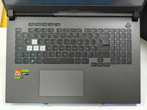 ASUS ROG STRIX G713P RYZEN 9 7940HX 16GB 512GB SSD RTX 4060 8GB 140W 17,3 FHD 144HZ NEUF 
