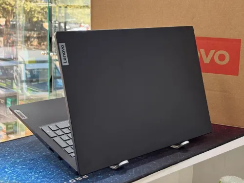 LENOVO V15 GEN4 RYZEN 5 7520U 8GB 512GB SSD 15,6 FULL NEUF SOUS EMBALLAGE B