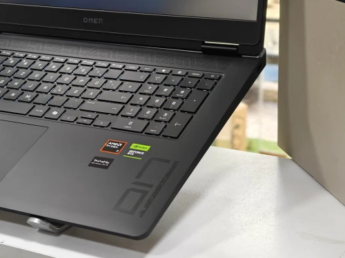 HP OMEN 17 GAMING LAPTOP RYZEN 7 8845HS 16GB 1TB SSD RTX 4060 8GB 17,3 FHD 144HZ NEUF SOUS EMBALLAGE