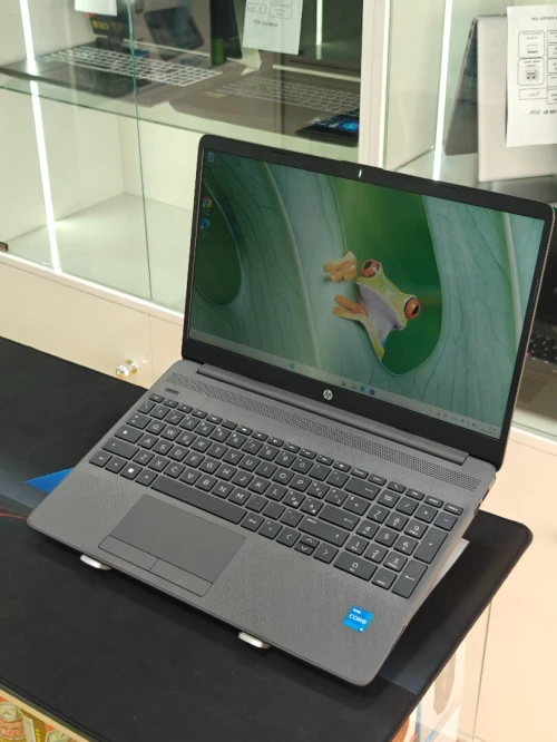 HP 250 G8 INTEL CORE I5 1135G7 16GB 256GB SSD NVME 15,6 FULLHD INTEL IRIS XE