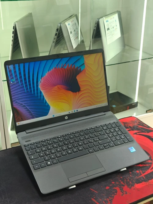 HP 250 G9 INTEL CORE I7 1255U 16GB 512GB SSD NVME 15,6 FULLHD INTEL IRIS XE