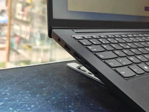 LENOVO V14 I5 13420H 16GB 256GB SSD 14,1 FHD NEUF SOUS EMBALLAGE JAMAIS UTILISÉ 