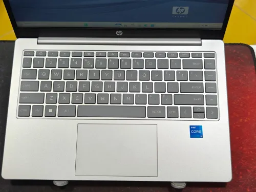 HP LAPTOP 14 I5 1335U 16GB 256GB SSD 14,1 HD+ INTEL IRIS XE