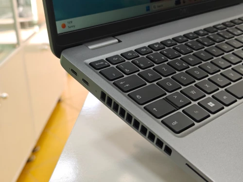 DELL LATITUDE 5550 INTEL CORE I3 1315U 16GB 256GB SSD NVME 15,6 FULLHD IPS TACTILE