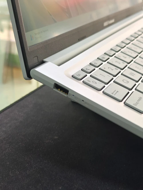ASUS VIVOBOOK 15 INTEL CORE 5 120U 16GB 512GB SSD NVME 15,6 FULLHD IPS