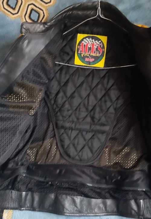 Veste moto en cuir 