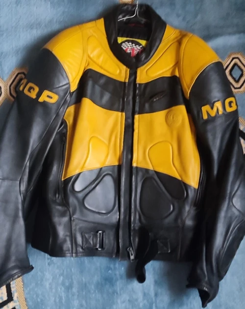 Veste moto en cuir 