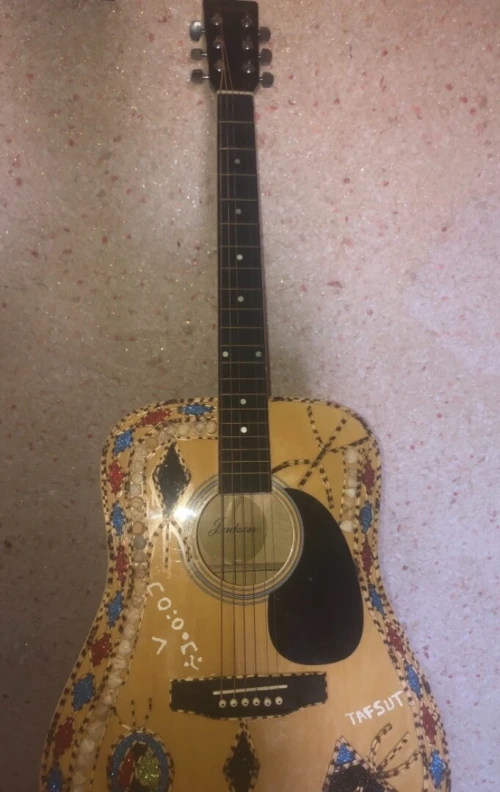 Guitare acoustique (jackson)