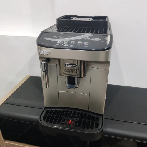 Machine à café DeLonghi Magnifica EVO avec Broyeur à Grains