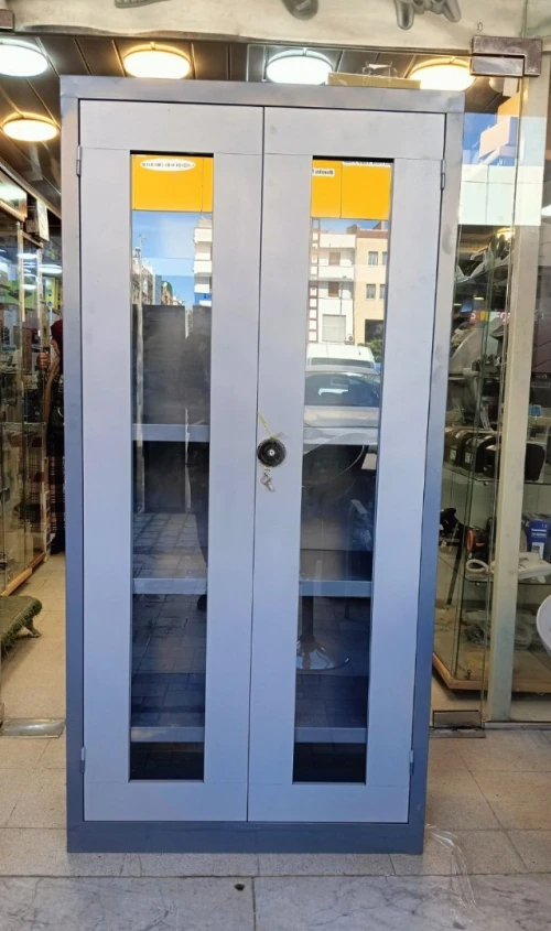 Vestiaire 2 portes demi vitrée bonne qualité