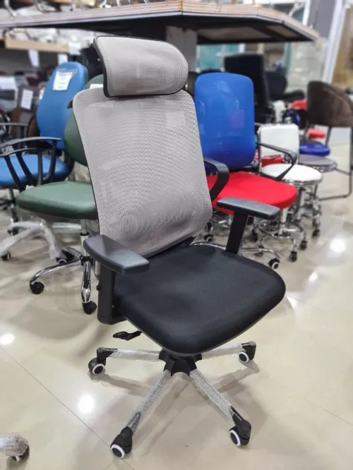 CHAISE AVEC REPOSE TETE ERGONOMIQUE