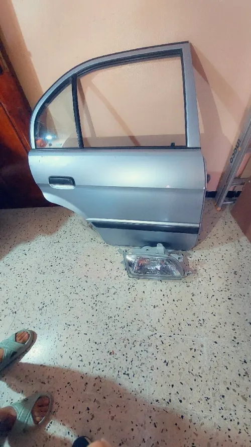 porte arrière droite  + phare gauche toyota tircel, d'origine 