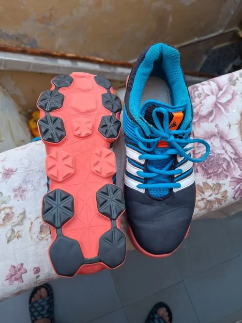 Banquette Nike et Adidas