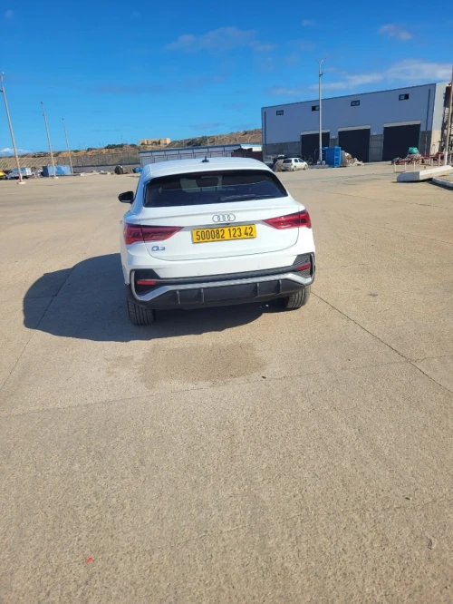 Audi Q3 2023 S.line sport back