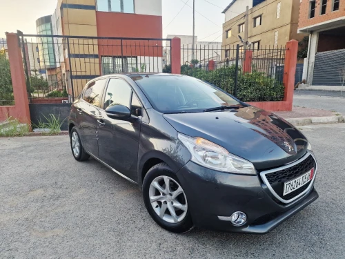 Peugeot 208 2015 Silver Line