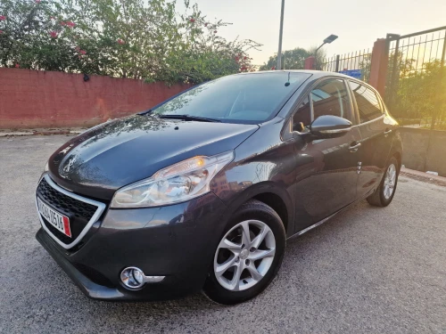 Peugeot 208 2015 Silver Line